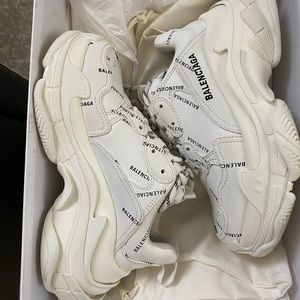 BALENCIAGA